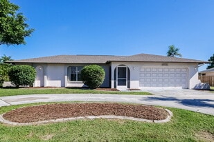1413 SE 30th St in Cape Coral, FL - Building Photo