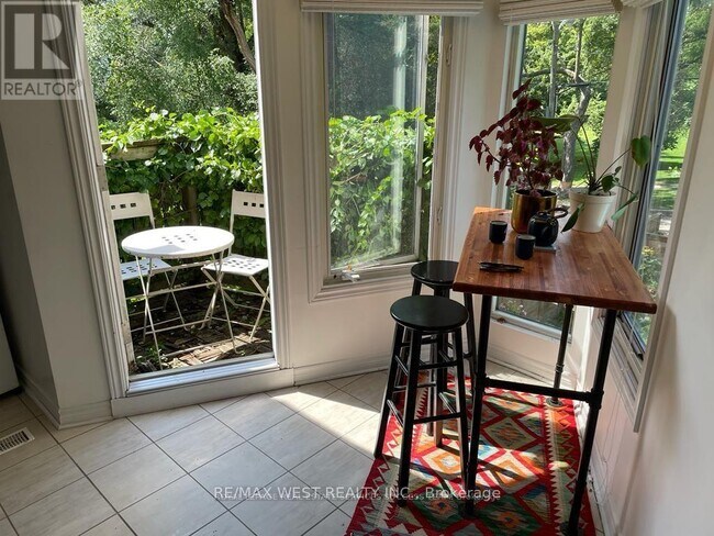 180 Bain Ave in Toronto, ON - Building Photo - Building Photo