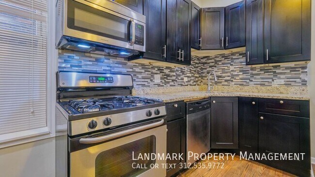 2130 W Cermak Rd in Chicago, IL - Building Photo - Building Photo