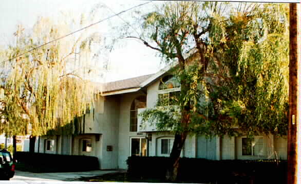 9660 Sepulveda Blvd in North Hills, CA - Building Photo