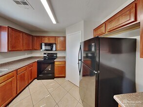 7351 W Alicia Dr in Phoenix, AZ - Building Photo - Building Photo