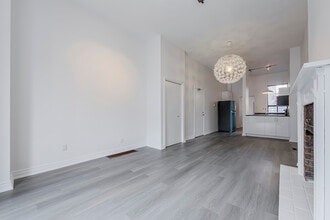 204 Gerrard St E in Toronto, ON - Building Photo - Building Photo