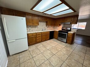 916 W Graaf Ave in Ridgecrest, CA - Building Photo - Building Photo