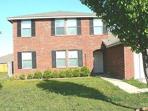 931 Brooks Dr in Cedar Hill, TX - Building Photo - Building Photo