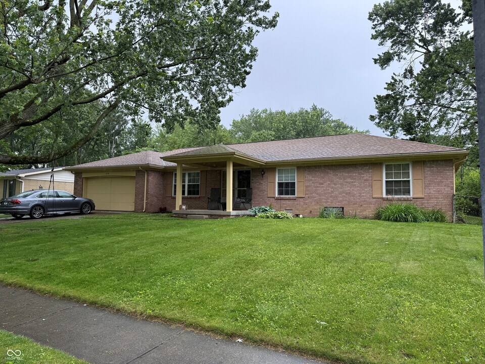 628 Ash Dr in Carmel, IN - Building Photo