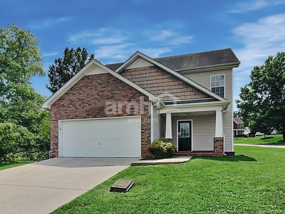 4241 Sandstone Dr in Antioch, TN - Building Photo