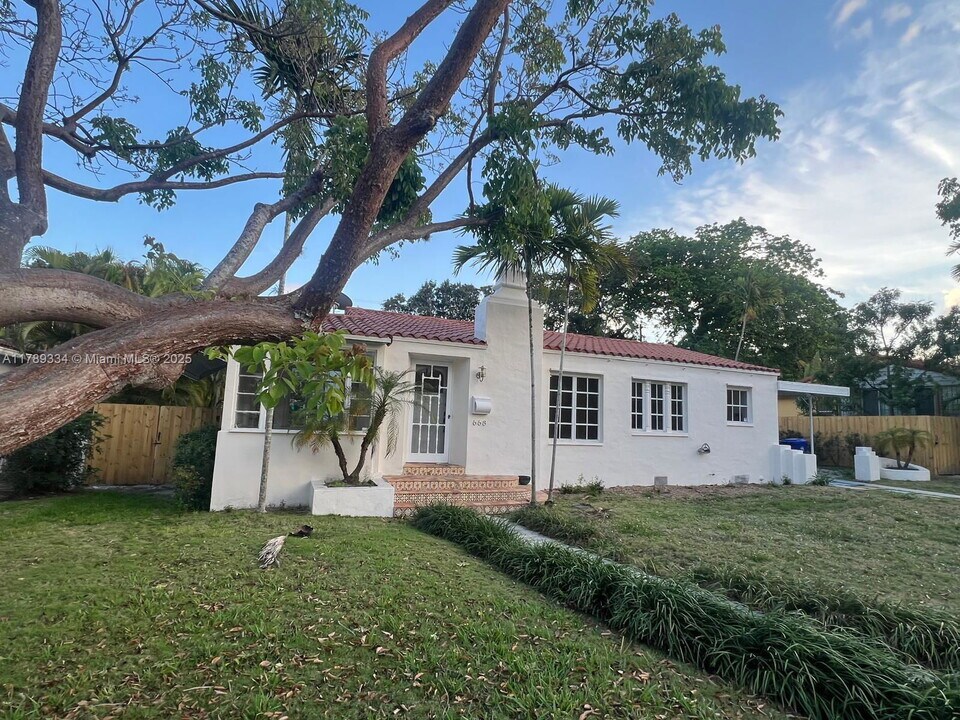 668 NE 72nd Terrace in Miami, FL - Building Photo