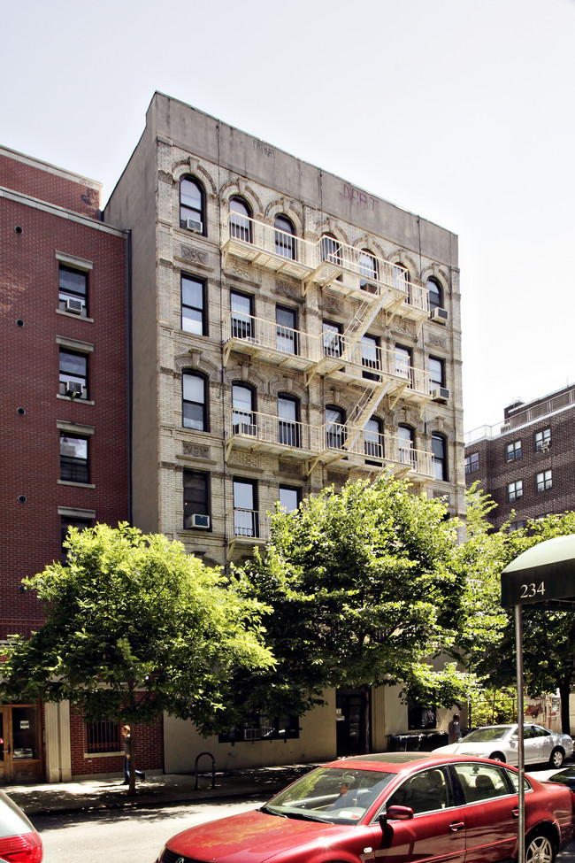 233 E Third St in New York, NY - Foto de edificio - Building Photo