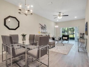 2916 Oak Park Way in Orlando, FL - Foto de edificio - Building Photo