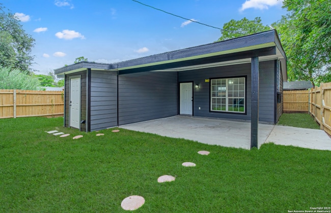 210 N San Jacinto St