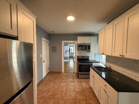 FOREST AVENUE, Unit 2 in Staten Island, NY - Building Photo