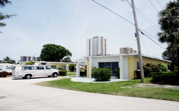 2666 Park Ave in West Palm Beach, FL - Building Photo - Building Photo