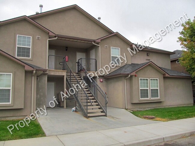 1069 W Pine Ave in Meridian, ID - Building Photo - Building Photo