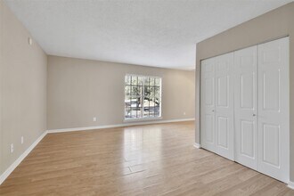 1300 Baker Ave in Bryan, TX - Building Photo - Building Photo