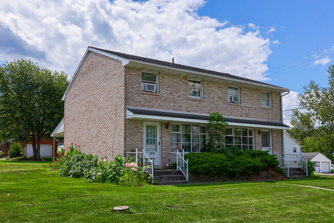 123-125 Water St in East Berlin, PA - Building Photo - Building Photo