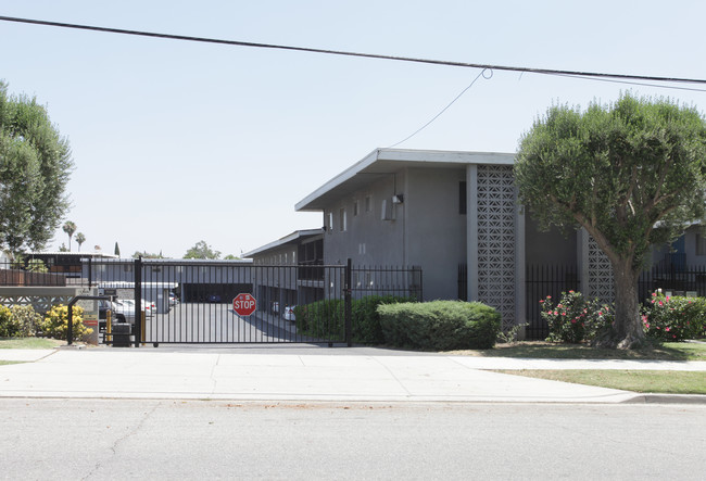 5005 Sierra Vista Ave in Riverside, CA - Building Photo - Building Photo