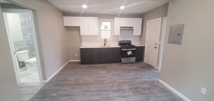 379 Chadwick Ave, Unit Unit 3 in Newark, NJ - Building Photo - Building Photo