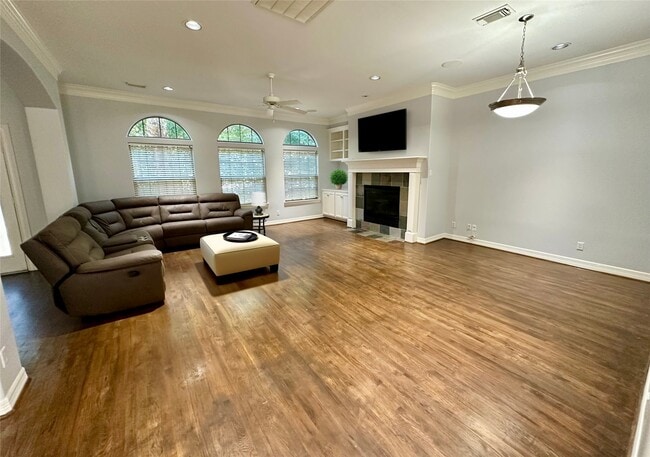 property at 2819 Albany St