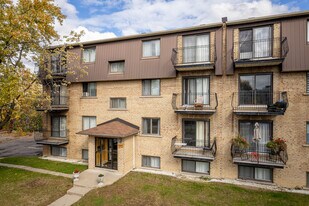 525 Laval Boul in Laval, QC - Building Photo