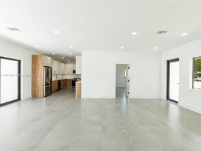 1181 NE 202nd St in North Miami Beach, FL - Building Photo - Building Photo