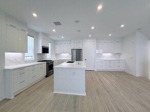 2630 Everly Dr in San Diego, CA - Foto de edificio - Building Photo