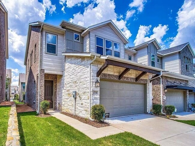 17751 Shumard Oak Dr in Dallas, TX - Building Photo - Building Photo