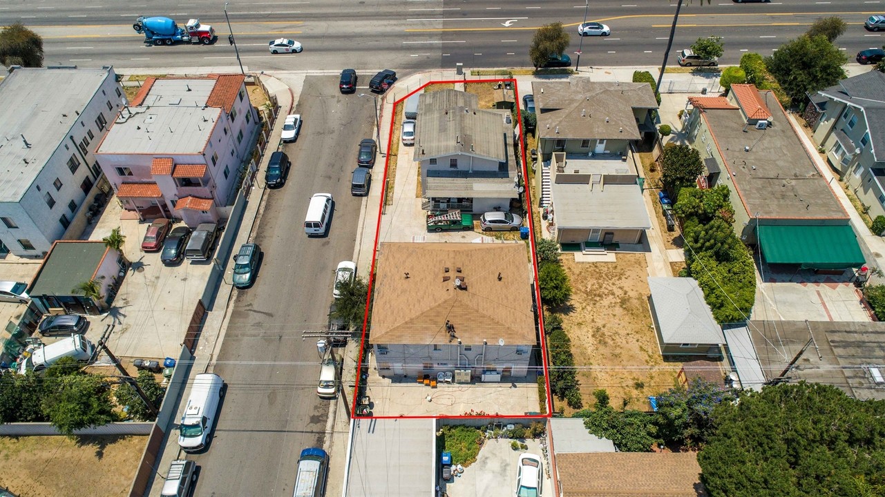 2254 Crenshaw Blvd in Los Angeles, CA - Building Photo