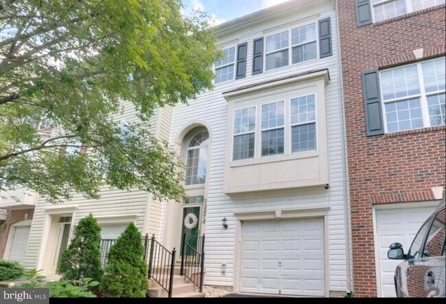 12878 Wishing Well Way in Linton Hall, VA - Building Photo - Building Photo