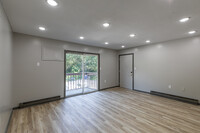 Birch Hill Apartments in Ashford, CT - Foto de edificio - Interior Photo