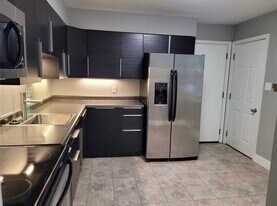 3316 68th St in Urbandale, IA - Building Photo