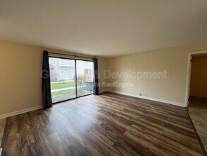 37 Tonset Ct in Schaumburg, IL - Building Photo - Building Photo