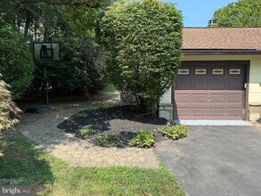 123 Pearl Dr in Southampton, PA - Building Photo - Building Photo