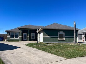 2901 Dante Dr in Corpus Christi, TX - Building Photo