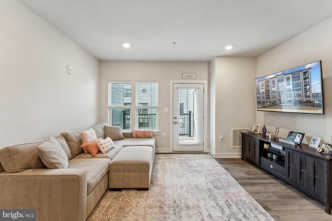 12875 Mosaic Pk Wy in Herndon, VA - Building Photo - Building Photo