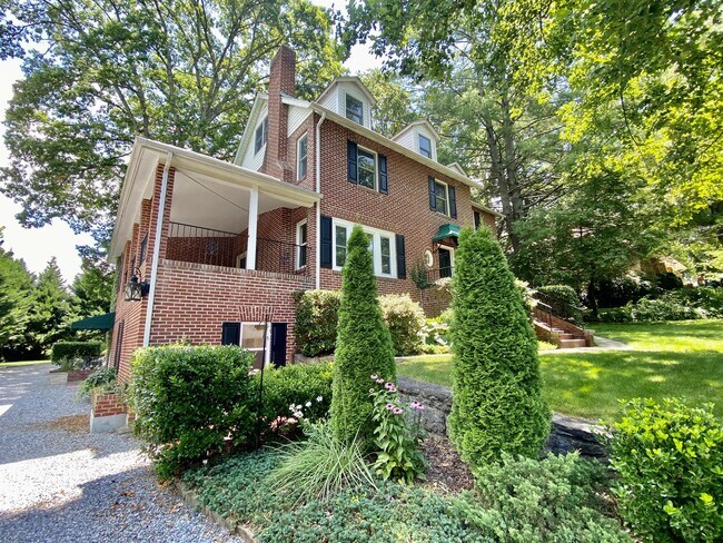 1316 Hyman Ave-Unit -2 in Hendersonville, NC - Building Photo - Building Photo