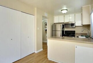 8868 La Riviera Dr, Unit C in Sacramento, CA - Building Photo - Building Photo