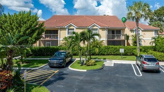 5741 Riverside Dr in Coral Springs, FL - Building Photo