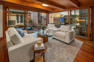 2339 Fairview Ave E in Seattle, WA - Building Photo - Building Photo