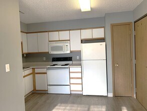 930 A Boston Way in Coralville, IA - Building Photo - Building Photo