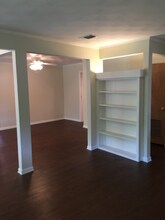 211 Hanover Ln in Irving, TX - Building Photo - Building Photo
