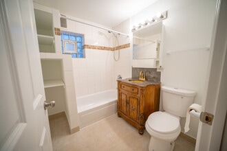 2728 N Artesian Ave, Unit apt 2 in Chicago, IL - Foto de edificio - Building Photo