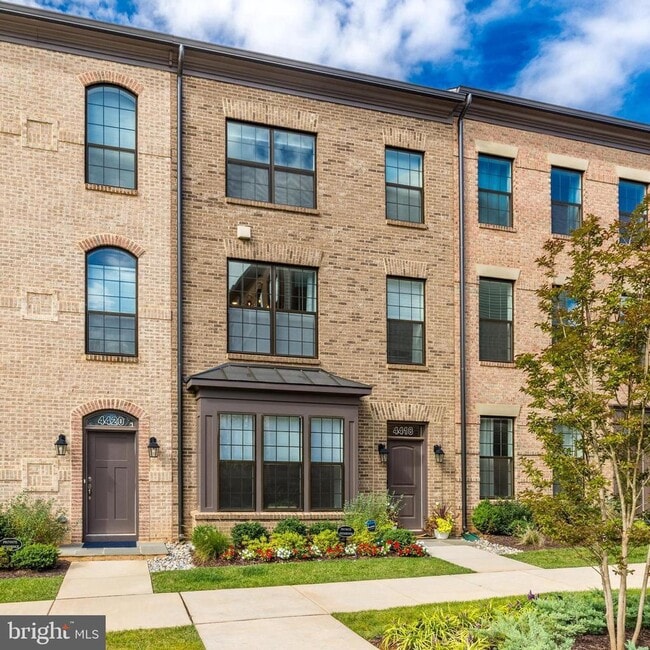 property at 4418 Fair Lakes Ct