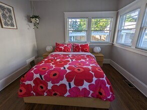 1974 SE 24th Ave in Portland, OR - Foto de edificio - Building Photo