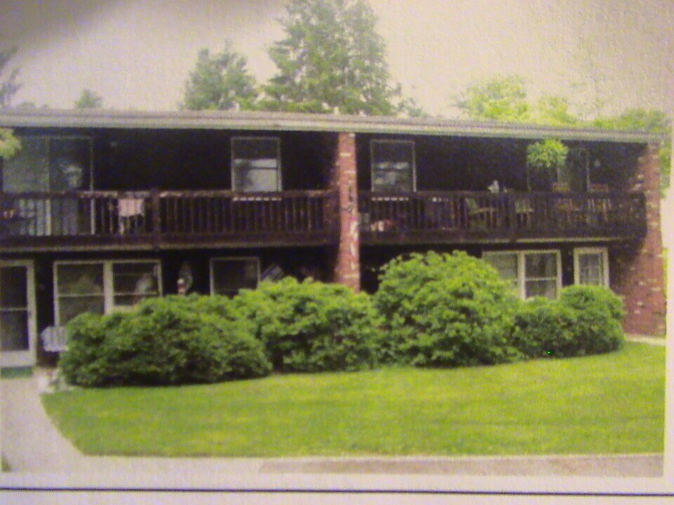 104 Kirtley Strasse, Unit 104 in Wellsburg, WV - Building Photo