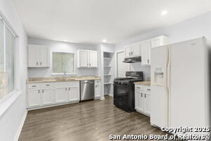 121 Meadow Hill in Converse, TX - Building Photo - Building Photo
