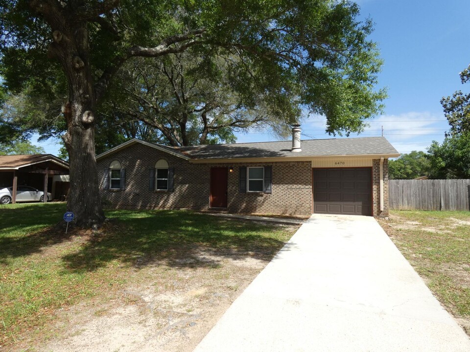 6470 Arlingwood Dr in Milton, FL - Building Photo