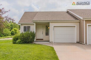 1324 Christy Dr in Manhattan, KS - Building Photo