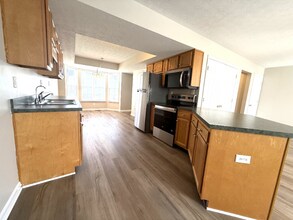 12806 Lost Hill Walk in Louisville, KY - Foto de edificio - Building Photo