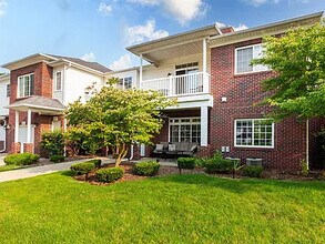 5439 Twin Oaks Dr in Sterling Heights, MI - Foto de edificio - Building Photo