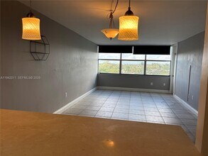 1200 NE Miami Gardens Dr in North Miami Beach, FL - Building Photo - Building Photo